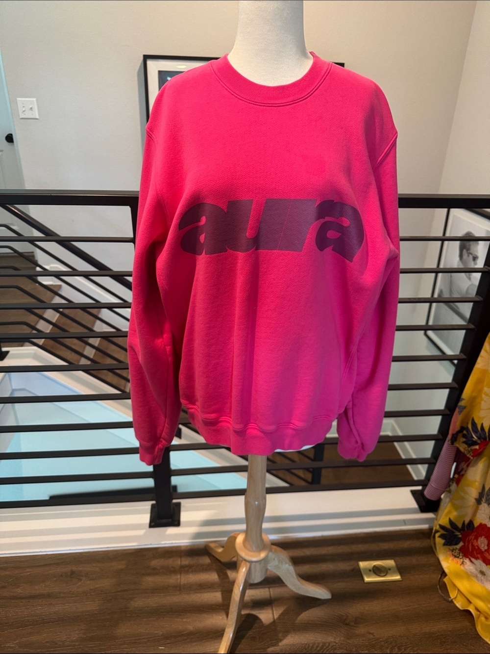 Madhappy Unisex Aura Los
Angeles PINK crewneck sweatshirt Sz Men’s M Unisex